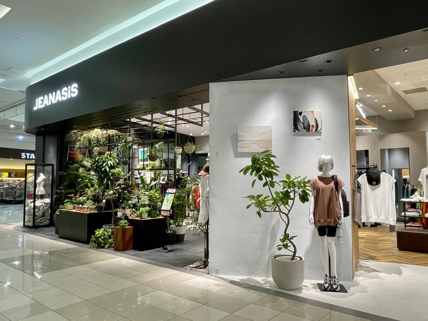 Casieがアパレル店舗のアートをキュレーションJEANASIS大高店 6月17日グランドオープンのサブ画像2