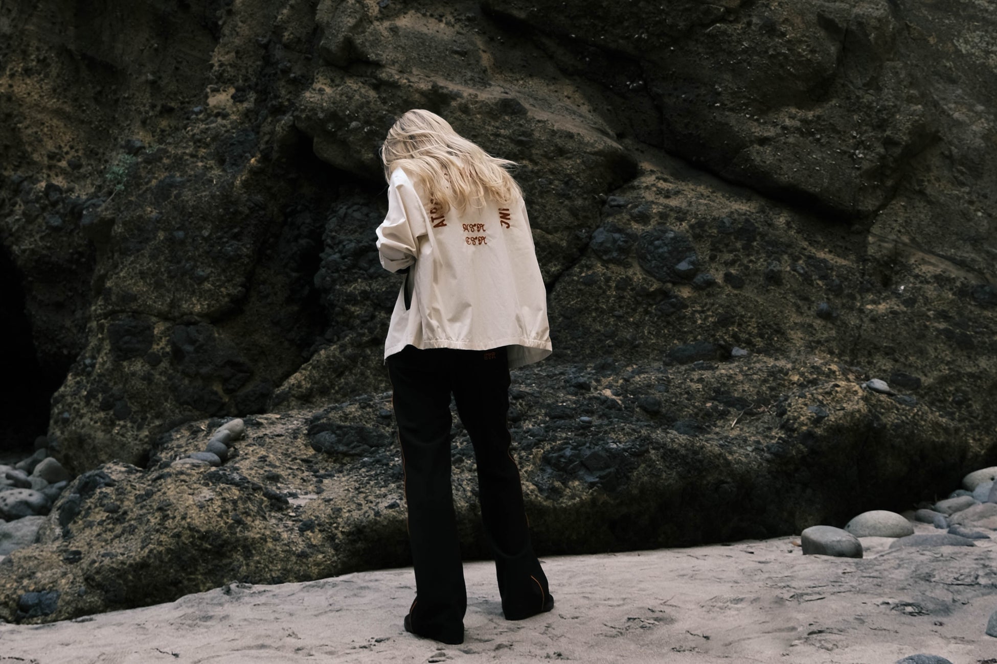 コミュニティブランド「ATRCTR」がリリースする今夏のライトアウター“Crew drizzler jacket”のサブ画像1