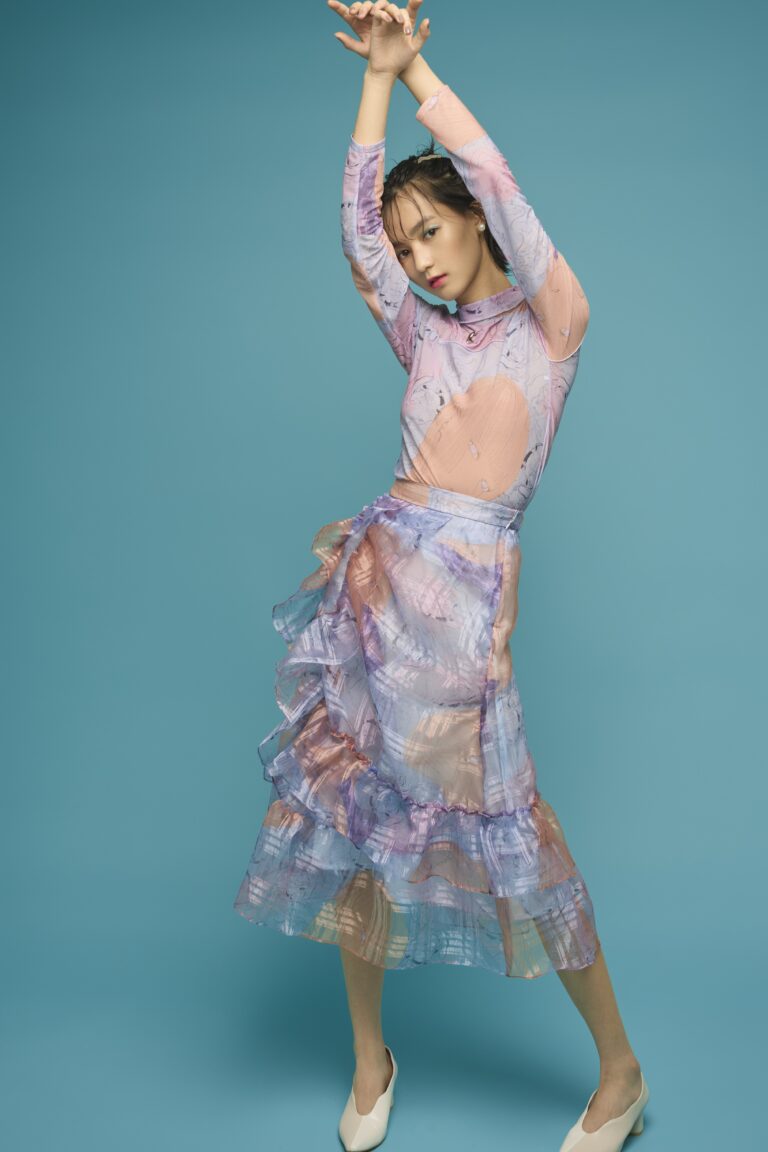 「FURFUR」がアーティスト「藍にいな」と初となるコラボレーションアイテムを「AI NINA × ISETAN 展」にて限定発売！のメイン画像