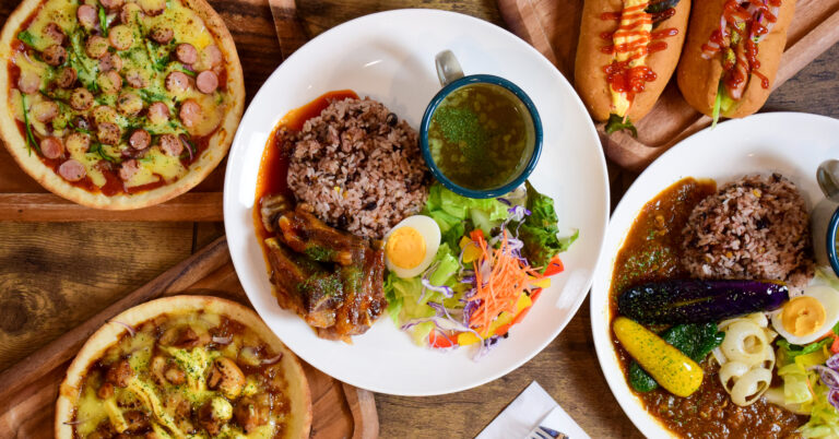 人と企業とわんちゃんと。全てを「紡ぐ」愛知県一宮市のグランピング施設内にあるカフェの新たな取り組みをご紹介。のメイン画像