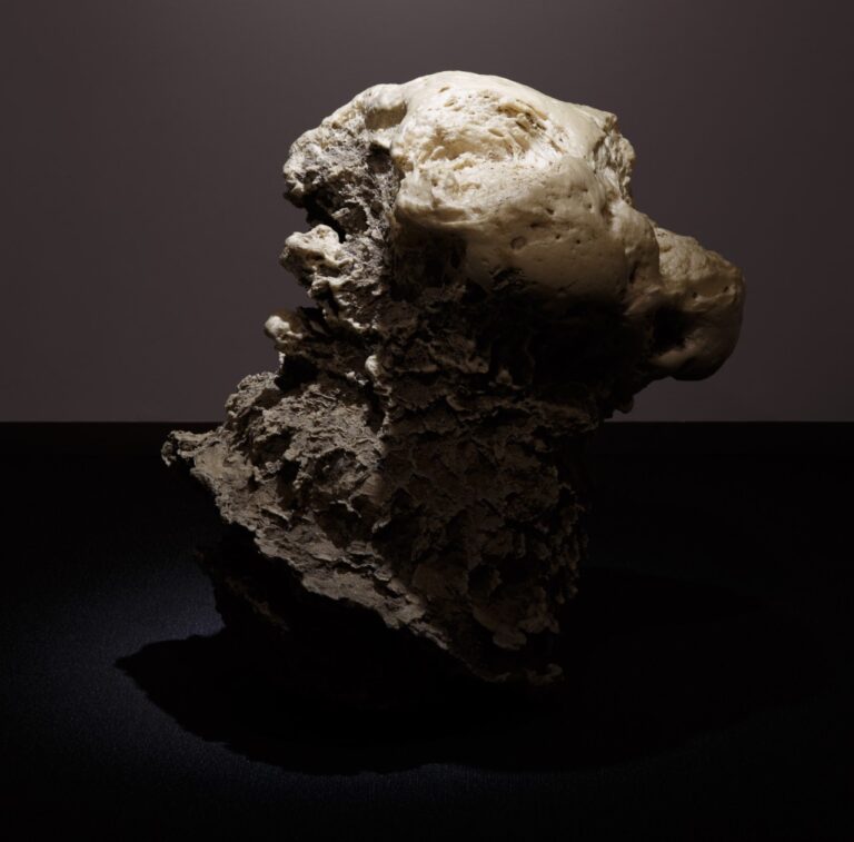 【銀座 蔦屋書店】爆薬によるエネルギーが生み出す彫刻作品。ラッパー／彫刻家として活躍するMeta Flowerによる個展を7⽉30⽇（土）より開催のメイン画像