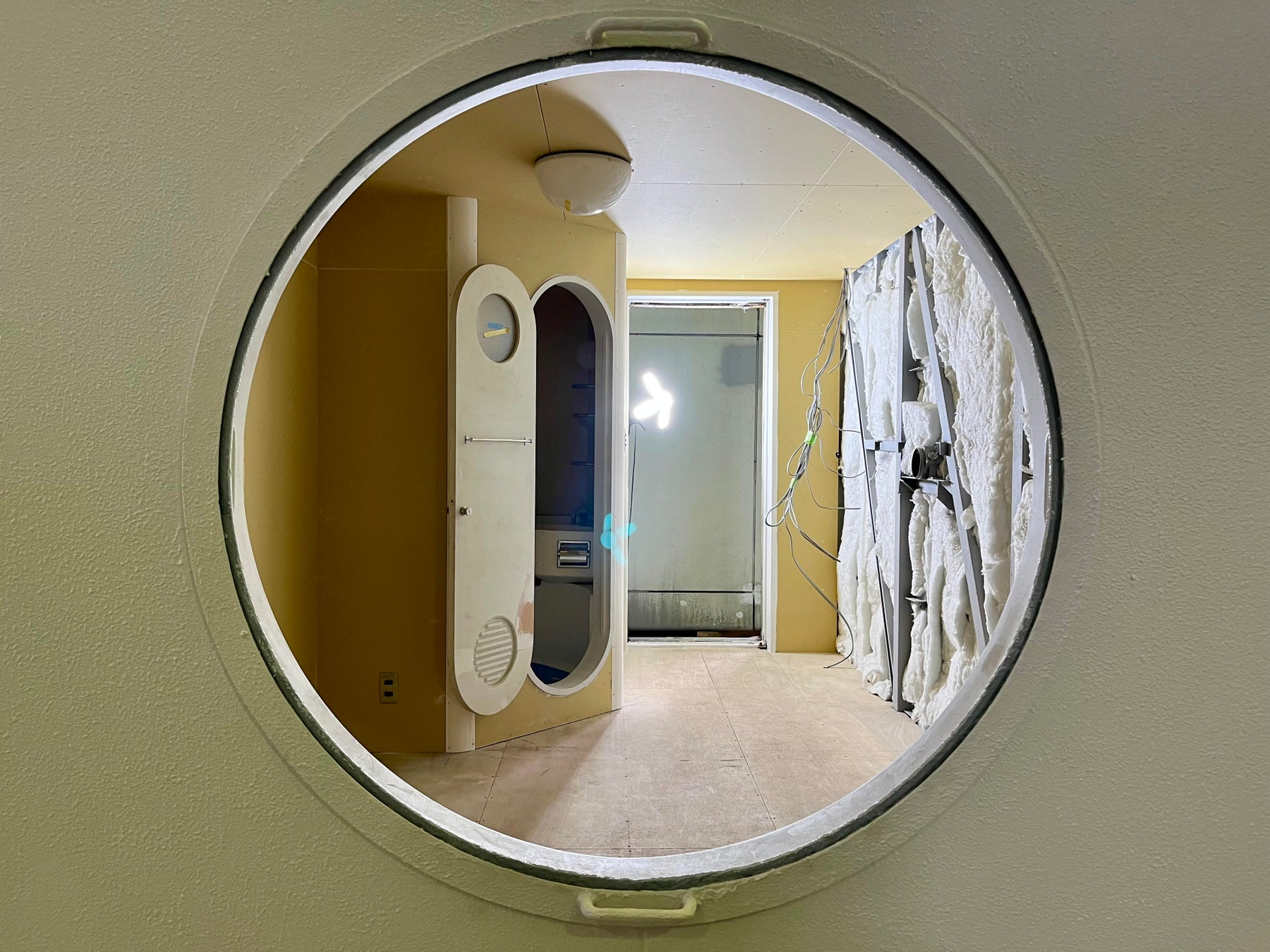 中銀カプセルタワービルのカプセルを再生して、美術館での展示や、宿泊施設、商業施設等で再活用。活動に賛同いただけるパートナー企業、団体を募集します。のサブ画像9_再生中の室内