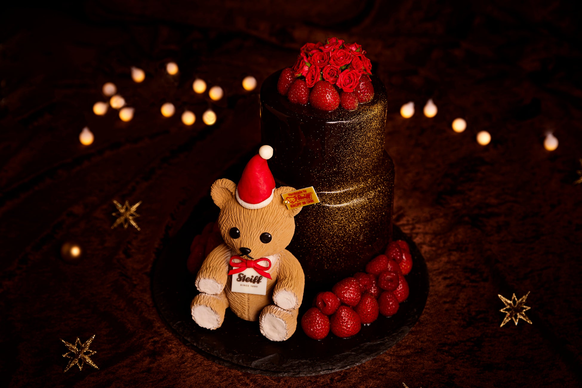 ザ・プリンスギャラリー 東京紀尾井町 笑顔を未来へつなぐ思いを込めたテディベアのクリスマスケーキ 2022年10月1日（土）よりご予約開始のサブ画像3_Christmas Gift from Steiff Santa イメージ