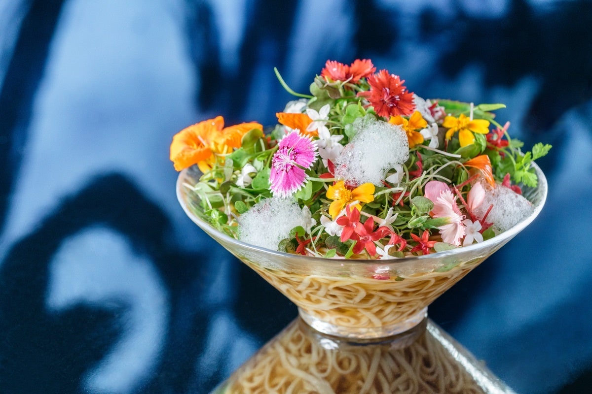 東京・豊洲のチームラボプラネッツ、花と一体化する庭園の作品《Floating Flower Garden》にて、世界にひとつしかない日本最大級のランを公開。のサブ画像9