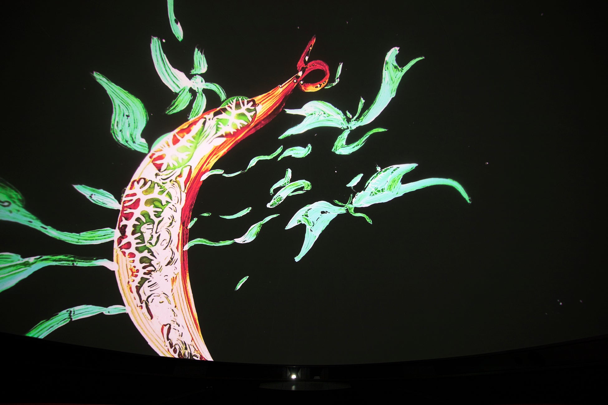 『第25回⽂化庁メディア芸術祭 受賞作品展』開幕！世界中の応募から選ばれた “現代（いま）を映す” 表現が集結のサブ画像7_フェスティバル・プラットフォーム賞  ドームシアター・カテゴリー 『親愛なるウイルスたちへ』｜Photo：Satoshi Nagare