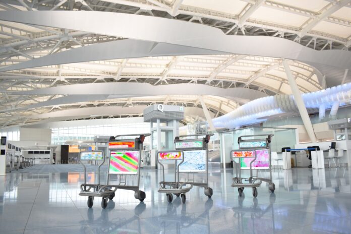 【羽田空港】羽田空港に彩りを！障がい者アートを施した手荷物カートが登場！のメイン画像