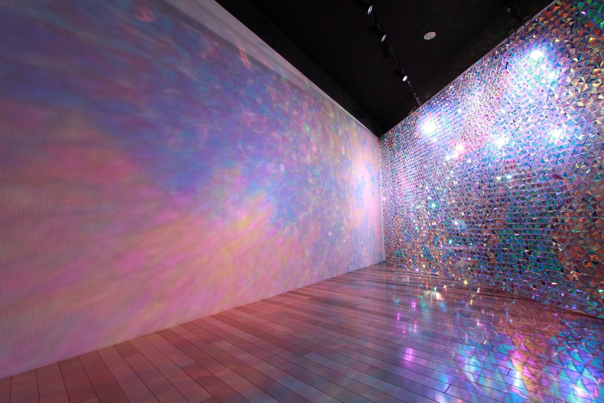 超立体の世界が織りなすシュールな光の体験｜小川剛個展が銀座で開催のサブ画像11_Whitestone Gallery Karuizawaにおける“Phantom Prism”（2018） より