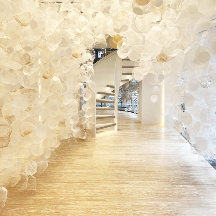 インスタレーション「ある空間の揺籃」展示開始、分子ラボのリアル店舗「Maison one 銀座店」にてのメイン画像