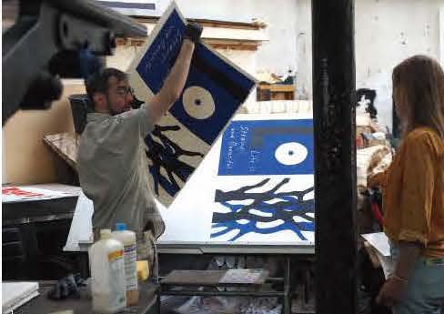 染色家・柚木 沙弥郎 と IDÉEのサブ画像6_リトグラフ工房「Idem Paris」での 柚木さんの作品の制作風景