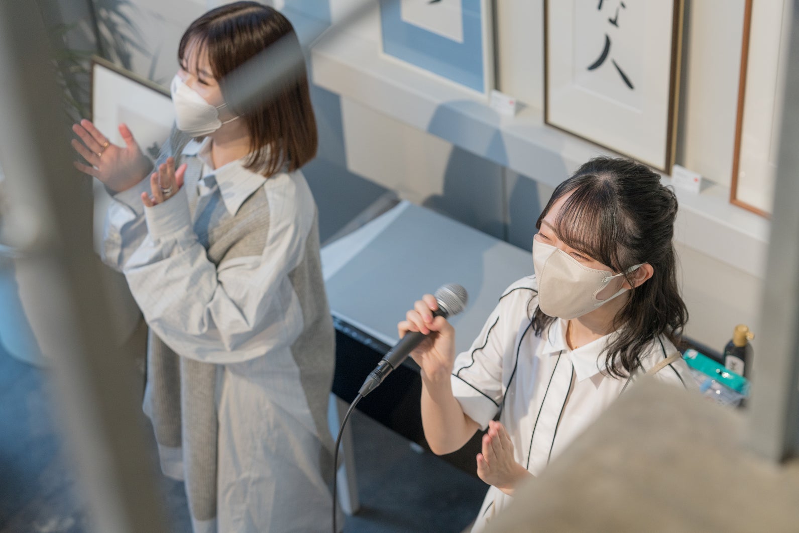 STU48 今村美月 個展「私の頭の中」が連日大盛況にて出展全作品が完売。SILENT SIREN 山内あいなとのコラボレーション創作で唯一無二のアート作品も誕生！のサブ画像2_来場者を拍手でお出迎えしてイベントはスタート