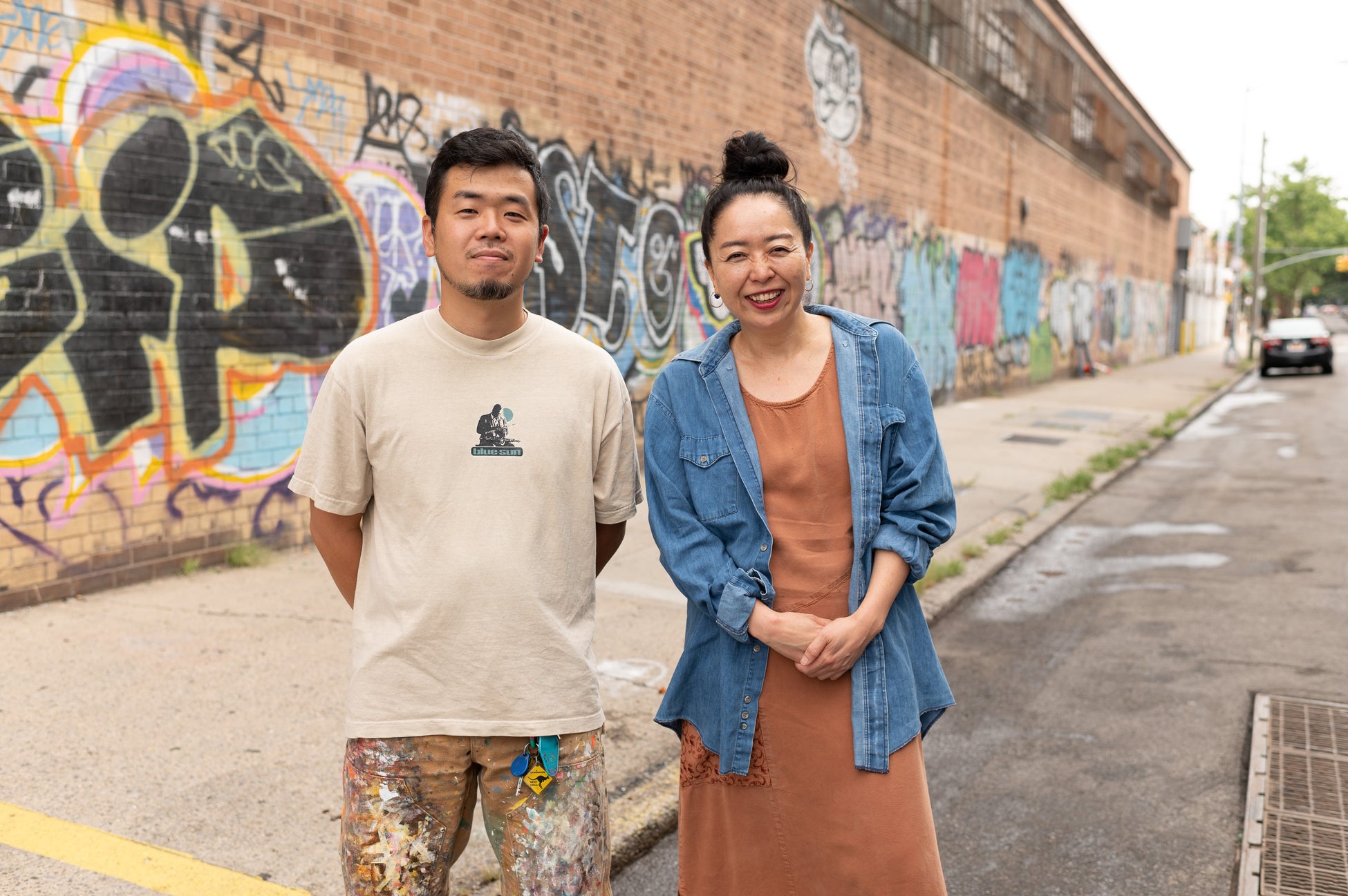 【OIL by 美術手帖】アーティストの対談連載企画「DIALOGUE for ART」。第9弾はNYを拠点に活躍する岡安秀士とShino Takedaのサブ画像1_岡安秀士（左）とShino Takeda（右）　撮影＝GION