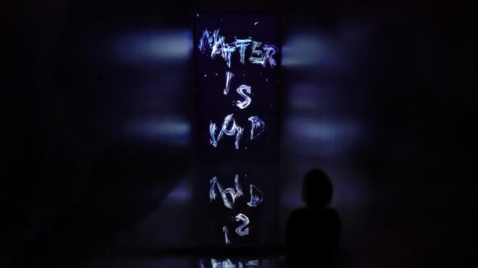 チームラボプラネッツ（東京・豊洲）、チームラボ初のNFT作品《Matter is Void》を11月から展示。のメイン画像
