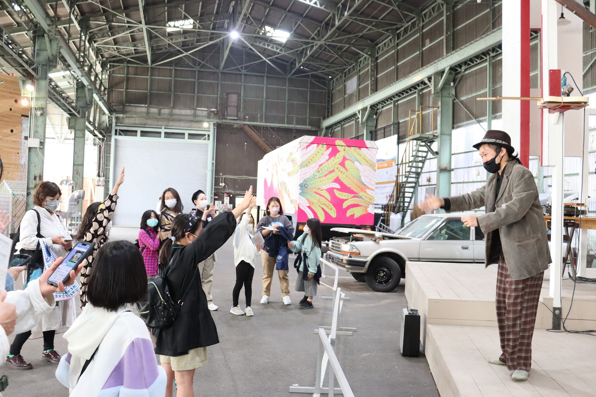 アートのまち大阪・北加賀屋にて同時期開催！この秋、アートイベントが目白押しのサブ画像4_Open Storage 2021 対話型鑑賞プログラム 開催風景