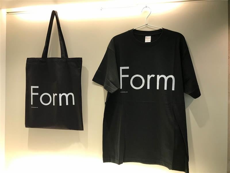 MMMでは、京都dddギャラリー「FormSWISS（フォーム・スイス展）」連携企画を開催中です。のサブ画像3_FormTシャツS、M、L、XL　3,000円（税込み）Formトートバッグ　42×38㎝　2,000円（税込み）各9種類