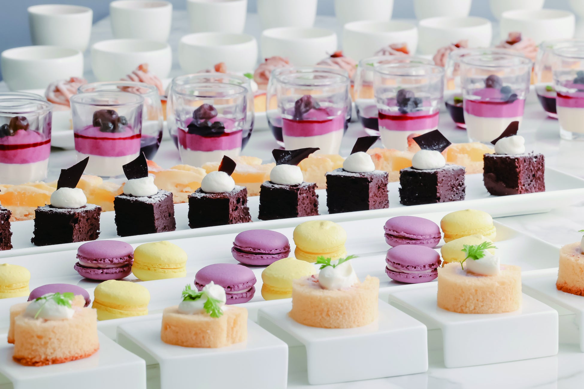 【クロスホテル大阪】「TERRACE & DINING ZERO」緑に囲まれたアーバンオアシスをお届けするレストランとしてリニューアルのサブ画像8_ミニデザートブッフェのイメージ