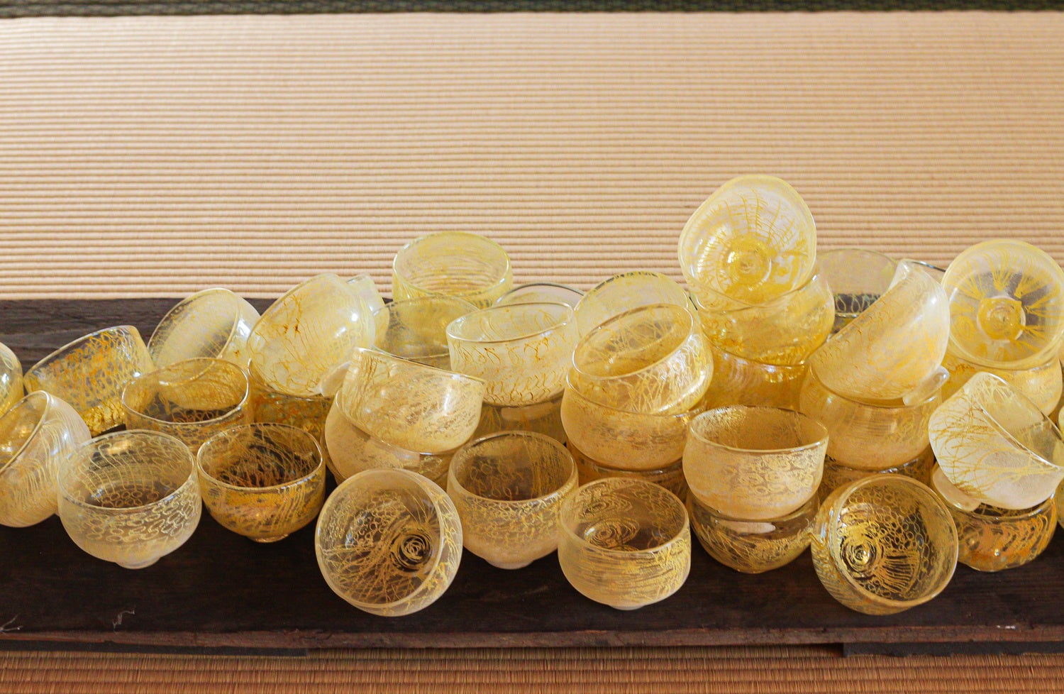 京都・西陣 妙蓮寺特別拝観「いちにちの世界の彩度と透明度と寺宝の虫干し展」開催！本阿弥家の末裔のガラス彫刻と障碍者アートのコラボ！のサブ画像5