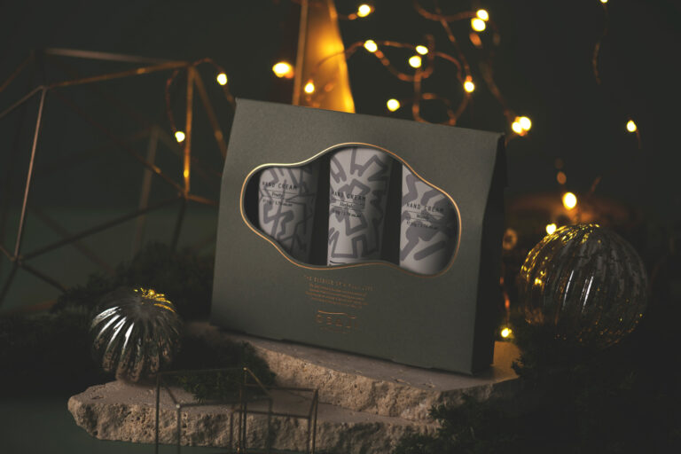 OSAJI（オサジ）より 「#アートを贈ろう」をテーマに展開するクリスマスギフトラッピングのご紹介&限定ハンドクリームセットが2022年12月7日（水）数量限定発売のメイン画像