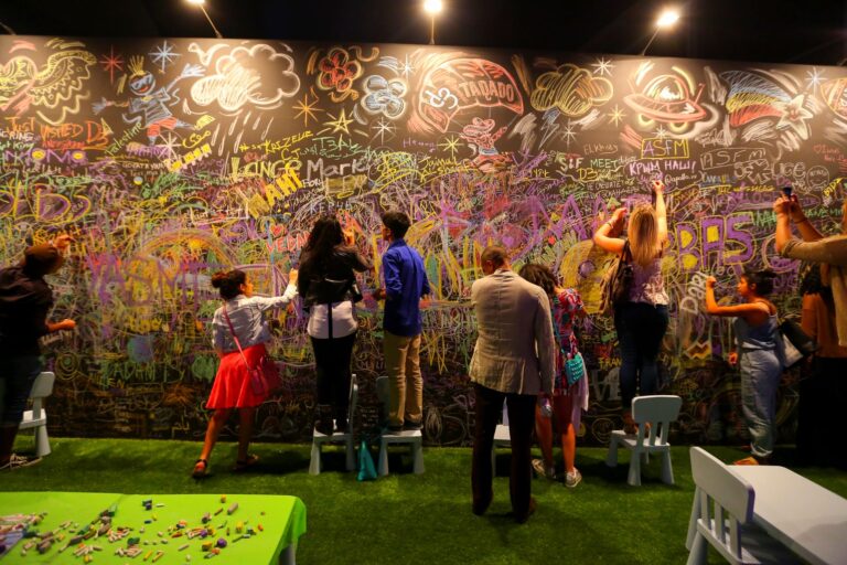 芸術の秋をドバイで満喫！世界の著名アーティストや中東のローカル・アーティストの作品に触れて、アートに浸れるスポット６選！のメイン画像