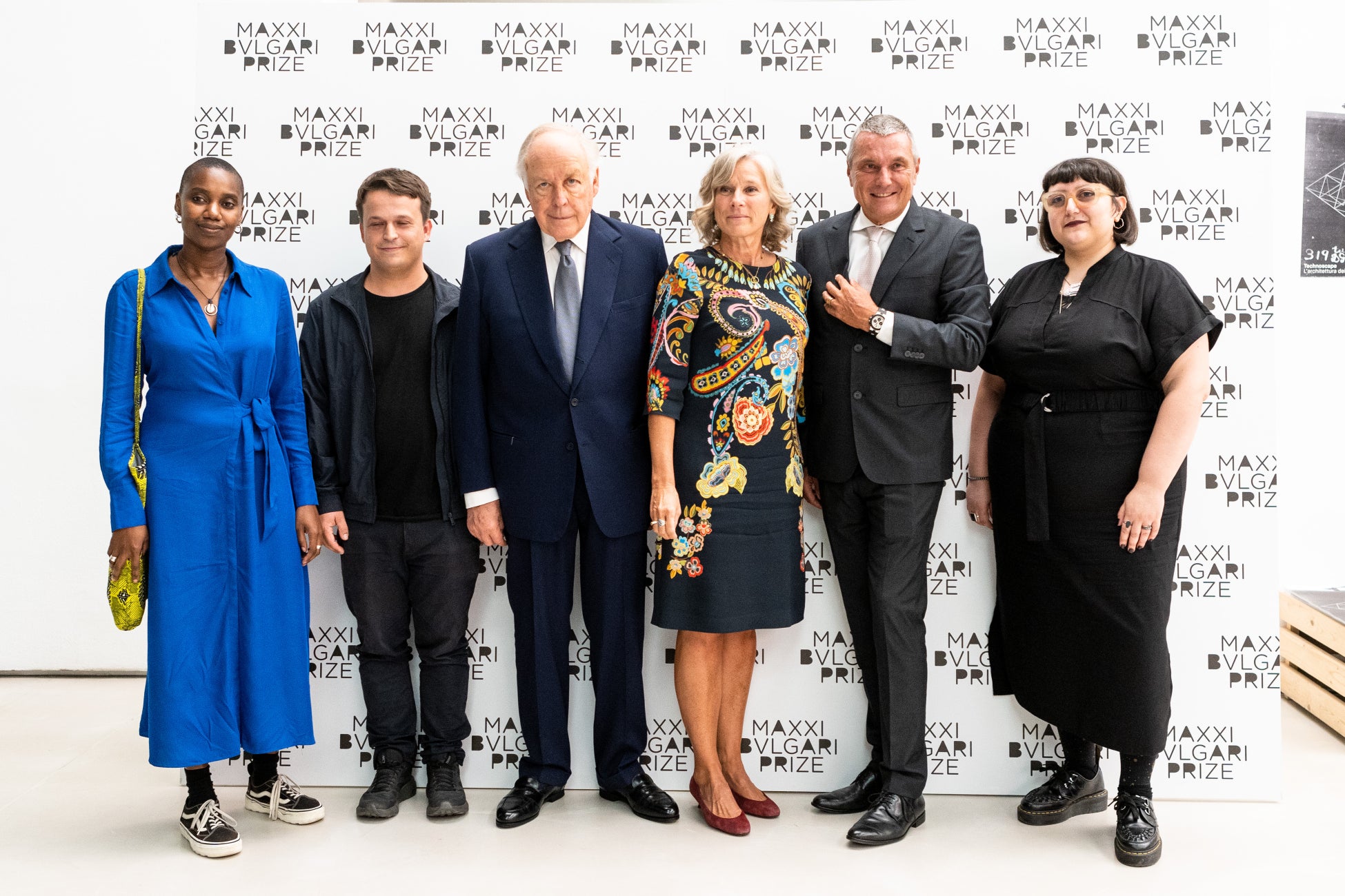 ブルガリ、MAXXI BVLGARI賞 アレサンドラ・フェリーニを選出のサブ画像1_左よりナムサル・シエドレッキ、ブルガリ グループ副会長ニコラ・ブルガリ、MAXXI財団理事長 ジョヴァンナ・メランドリ、ブルガリ グループCEOジャン-クリストフ・ババン、アレサンドラ・フェリーニ、シルビア・ロッシ