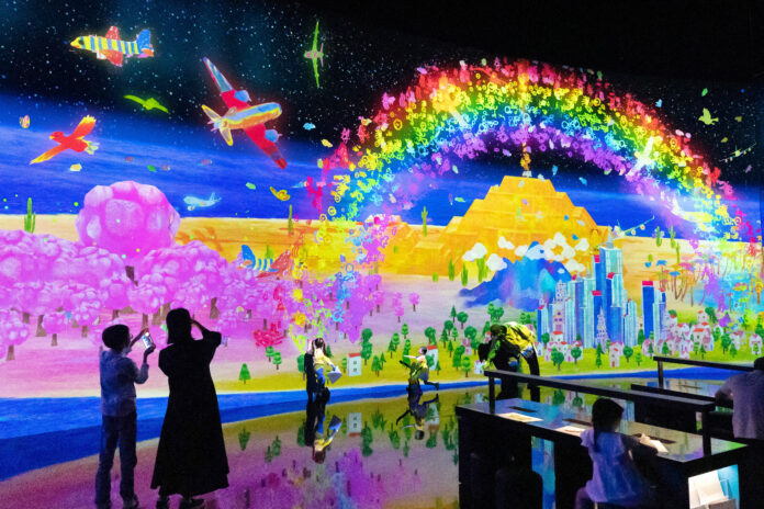 チームラボ、シンガポールの常設展「Future World」で、新たに3作品を公開。巨大でインタラクティブな光の空間「Digital Light Canvas」も同時にリニューアル。11月26日からのメイン画像