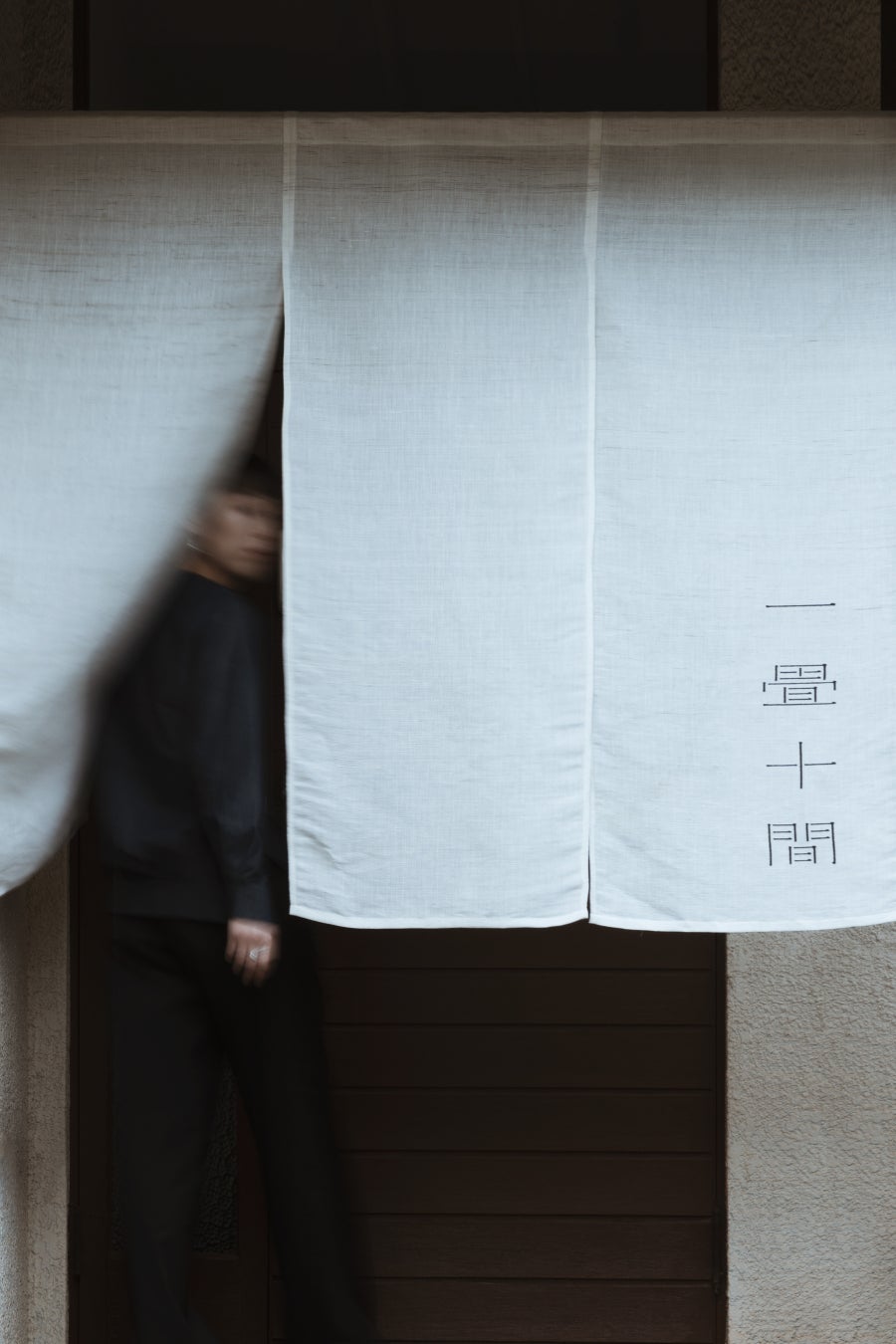 東京・自由が丘に「gallery 一畳十間」をオープンのサブ画像3_アプローチから玄関をみる。