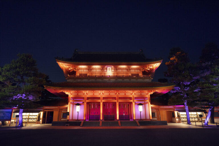 『NAKEDヨルモウデ 2022 平安神宮』本日よりスタート！オフィシャル画像の一部を初公開！のメイン画像