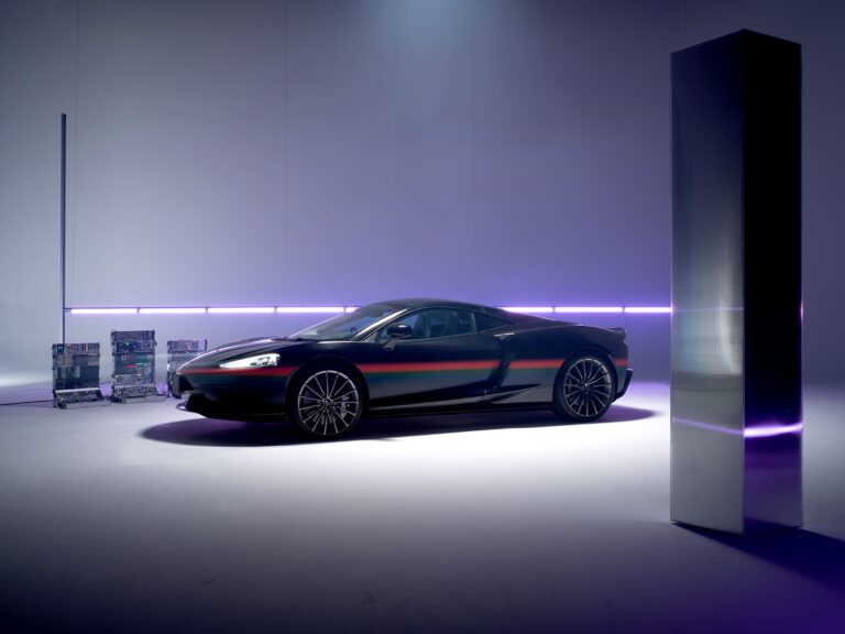 「McLAREN GT x YOSHIROTTEN」アートコラボレーション を発表のメイン画像