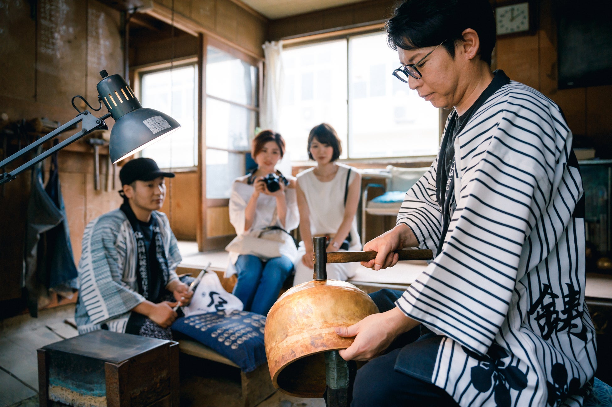 ものづくり体験を通して出会う『クラフト恋活』開催。寺院や工房など高岡の歴史と技術を巡る体験型ツアーのサブ画像4_ケイス工房善龍ではペアでのものづくり体験にチャレンジ