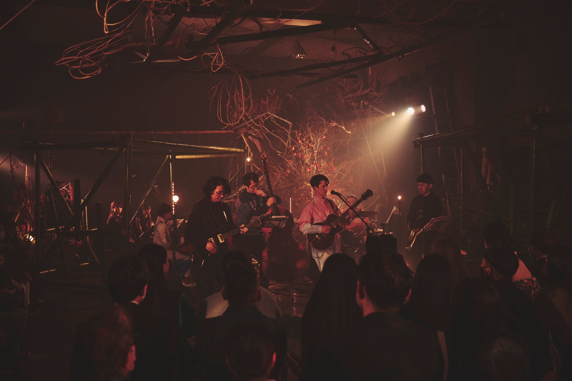 UnLike Sound Production主催の音楽公演「鎮魂祭 -Requiem for the People in Disarray」が大好評の内に幕を閉じ、公開映像は再生回数2万回を突破！のサブ画像2_公演前半演奏の様子