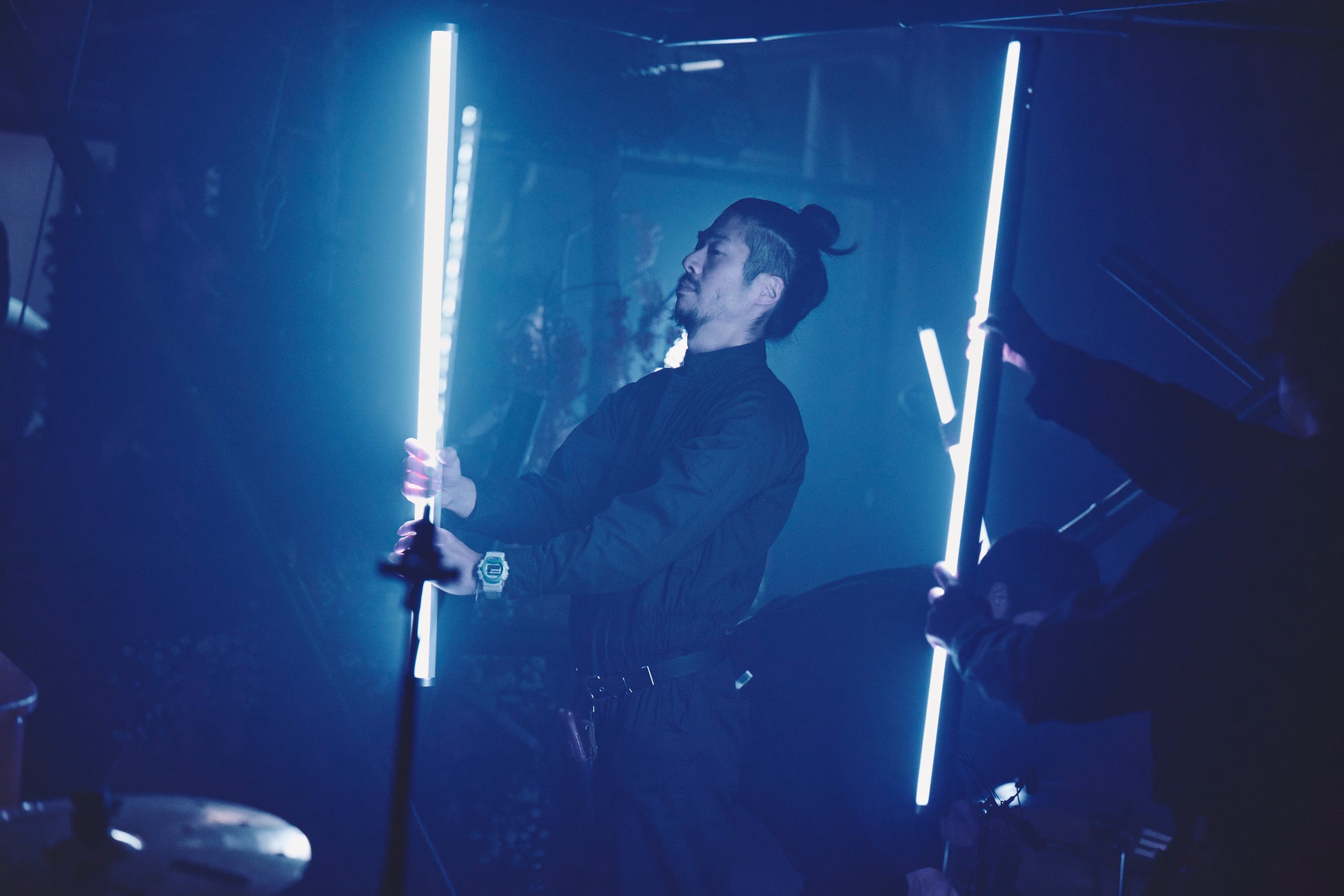 UnLike Sound Production主催の音楽公演「鎮魂祭 -Requiem for the People in Disarray」が大好評の内に幕を閉じ、公開映像は再生回数2万回を突破！のサブ画像4_バーライトを持った座・草月