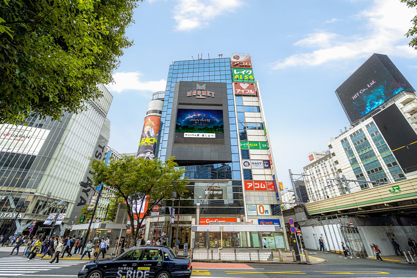 【全国1万人超を動員】人気イラストレーターmocha、渋谷の空を満天の星で彩るのサブ画像1