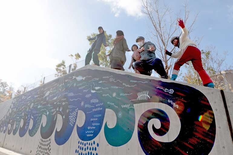 2023はうさぎ年！壁が私のキャンバス、女性壁画作家「今川咲恵」コラボ第3弾。うさぎ好きにはたまらないミニ財布が1月1日に発売。のサブ画像8