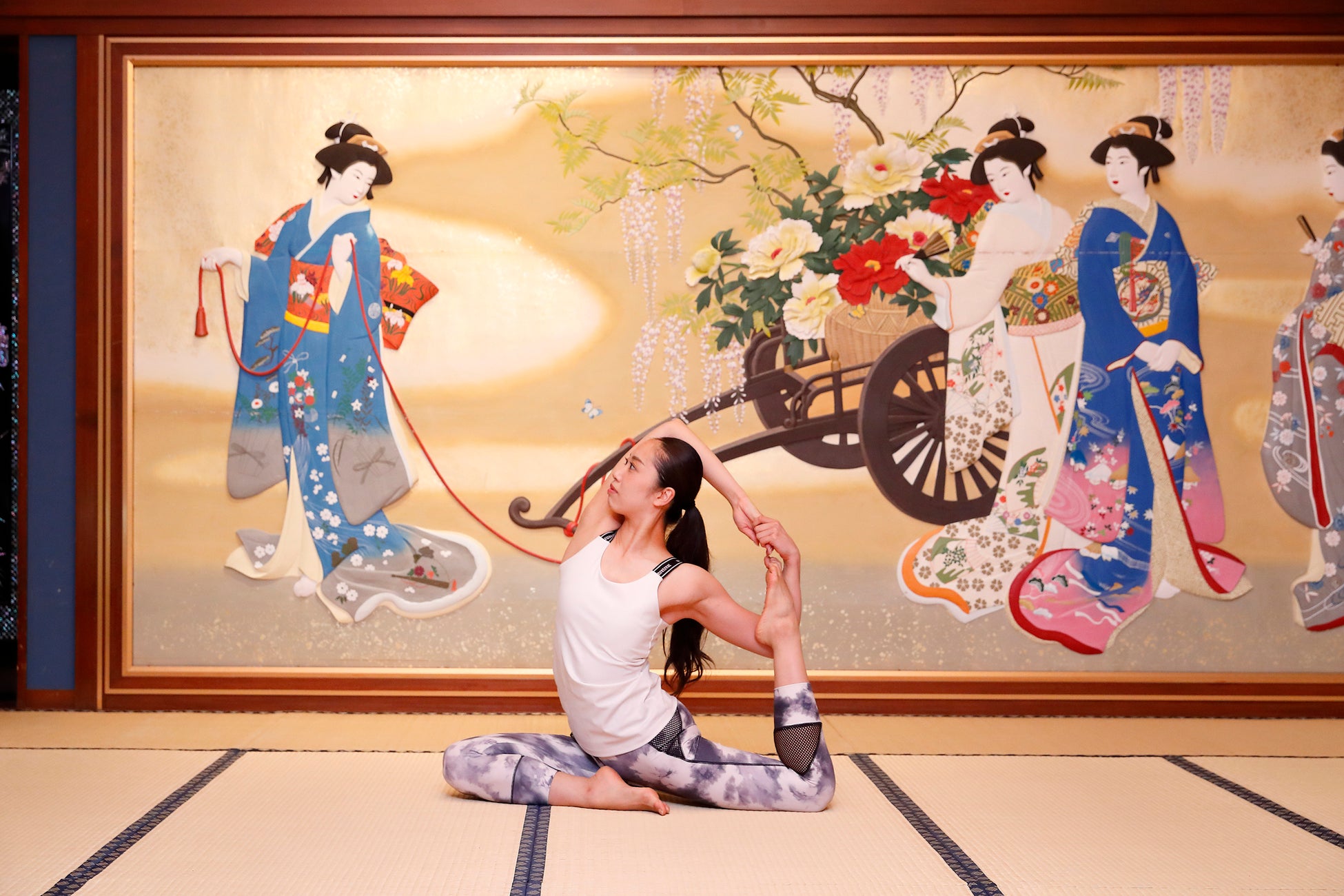 アートに囲まれる非日常で心と身体を解き放つ「モーニングヨガ」のサブ画像1