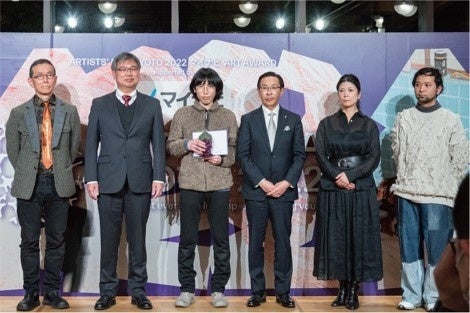 Goh Uozumi（『ARTISTS' FAIR KYOTO 2022 マイナビ ART AWARD』最優秀賞受賞者）の新作個展を、2023年3月4日から12日まで、歴史的建造物「重信会館」で開催のサブ画像2_2022年授賞式の様子