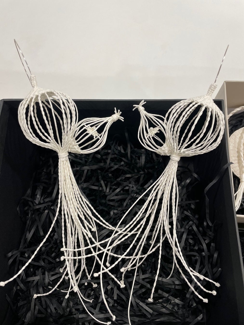 『New Wave, Hanji』UltraSuperNew Galleryで開催のサブ画像7_Jiseung Ground-cherry Earrings - Heejung Cho