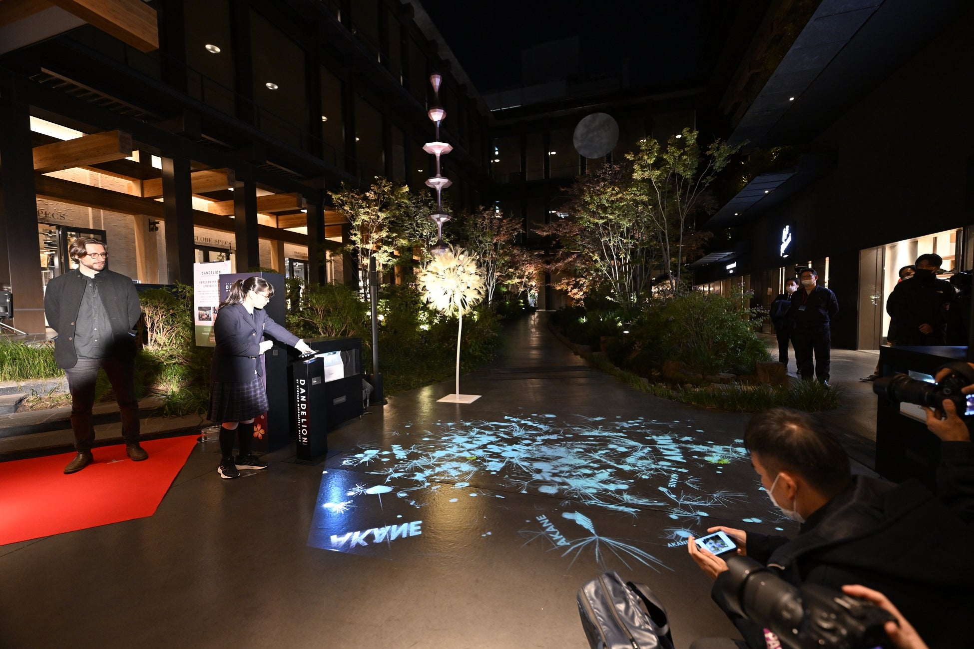 DANDELION PROJECT × Ace Hotel Kyoto @ 新風館　作品展示初日の12月8日（木）には、セレモニーを開催のサブ画像4_堀さんのDANDELION体験の様子