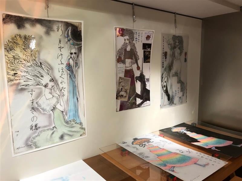宇野亞喜良さんの展示作品をサイン入りで限定販売します。のサブ画像1_会場の様子
