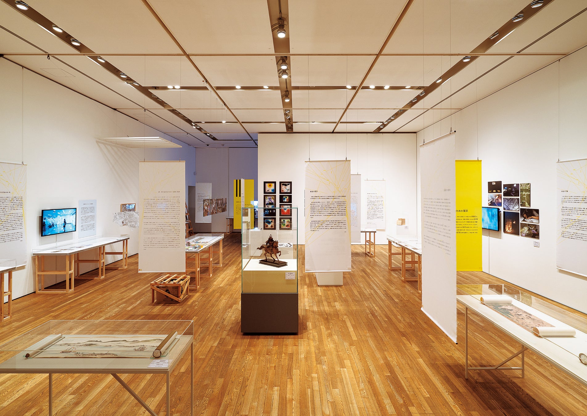 指示書をテーマにミュージアムにおける芸術作品の再演（再現）を考察。展覧会「再演―指示とその手順」の記録集を2⽉1⽇（水）より発売開始。のサブ画像2_『再演―指示とその手順』より図版ページ