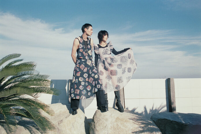 ボーダレスを追求する陶芸家「KATURA」が新たな作品を展開。陶板画をデザインした『身にまとうアート』を、2 月 26 日（日）正午よりオンラインで計 164 着限定販売のメイン画像