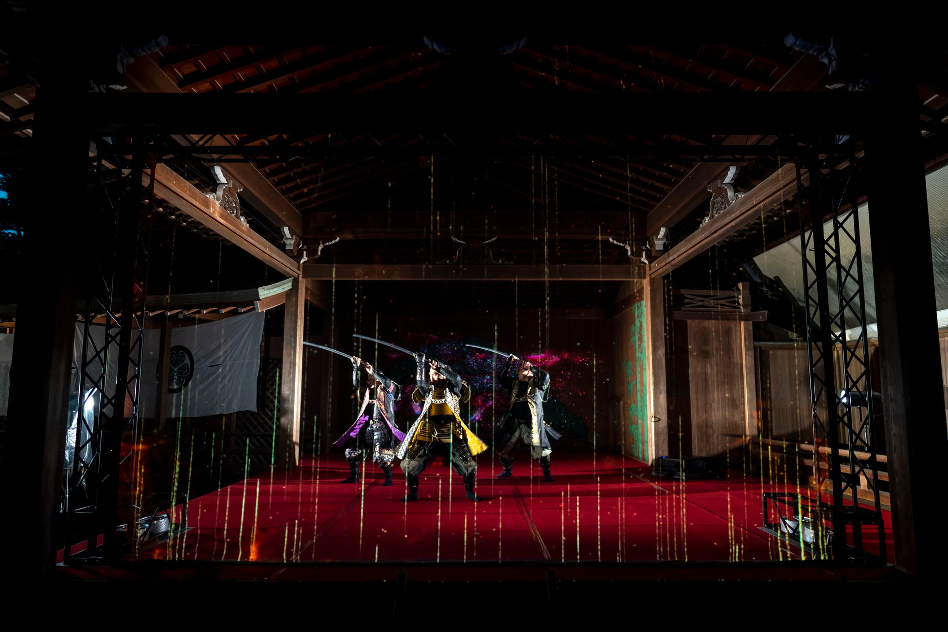 一旗プロデュース「岡崎城二の丸能楽堂 グレート家康公「葵」武将隊 3Dプロジェクション演武」の公式記録映像を公開。武将隊のアクションとデジタルアート映像が融合したスペシャルプログラム。のサブ画像11