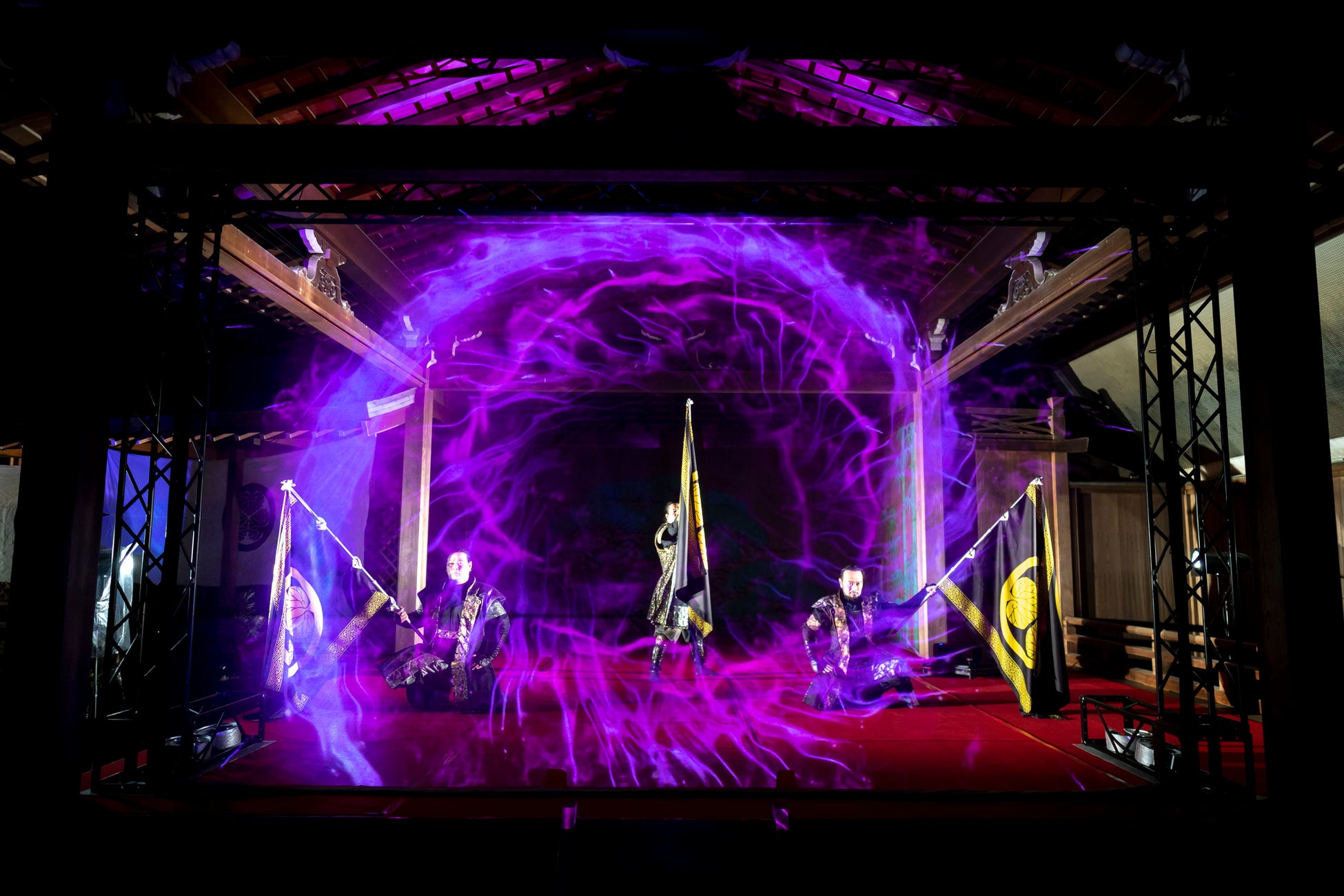 一旗プロデュース「岡崎城二の丸能楽堂 グレート家康公「葵」武将隊 3Dプロジェクション演武」の公式記録映像を公開。武将隊のアクションとデジタルアート映像が融合したスペシャルプログラム。のサブ画像15