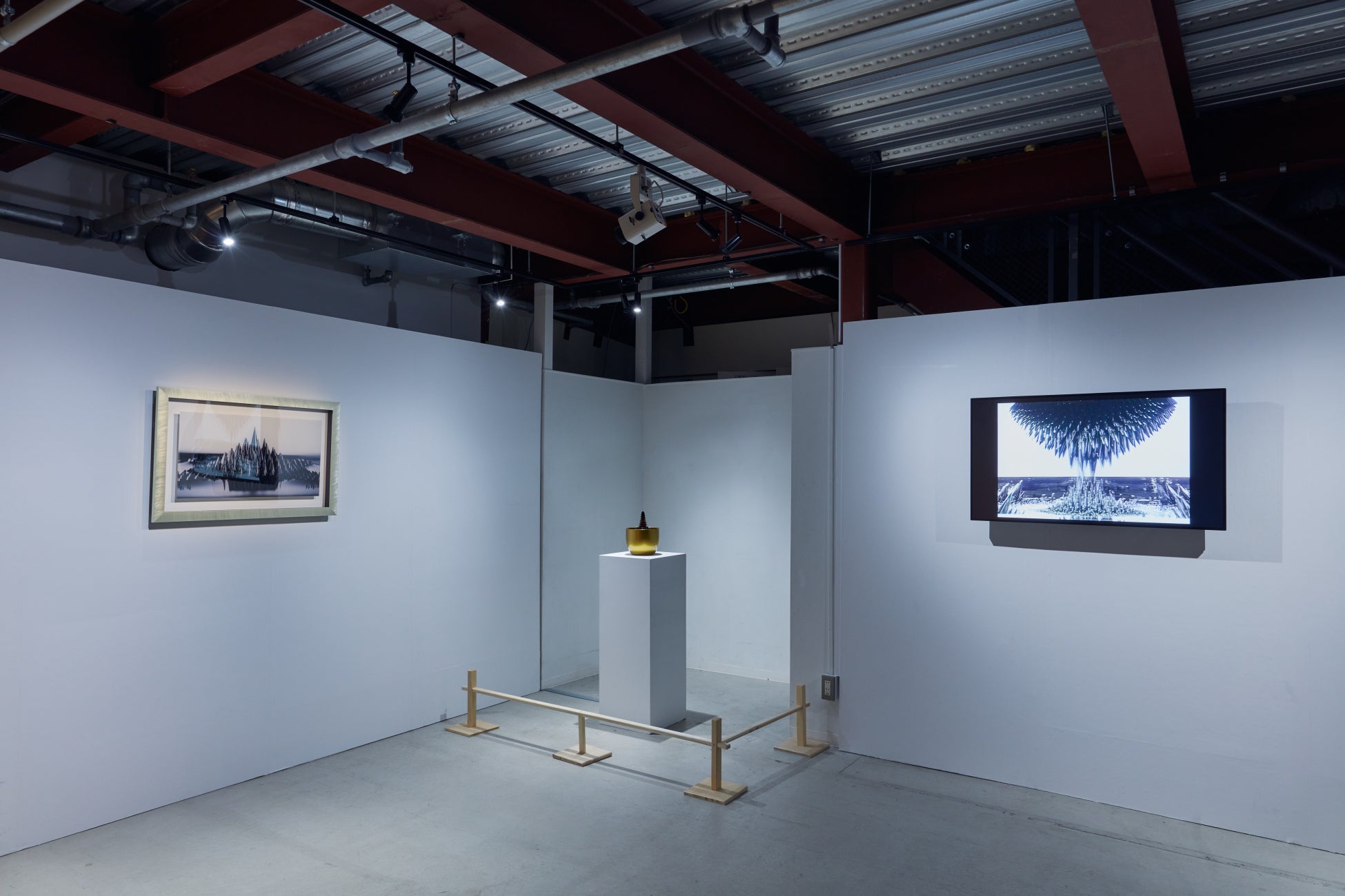 文化庁メディア芸術祭25周年企画展「A Quarter-Century of Japan Media Arts Festival」が開幕！2023年2月14日（火）まで開催中のサブ画像8_『突き出す、流れる』 児玉 幸子＋竹野 美奈子 第5回デジタルアート（インタラクティブ）部門大賞  ／ 関連作品『モルフォタワー』 児玉 幸子