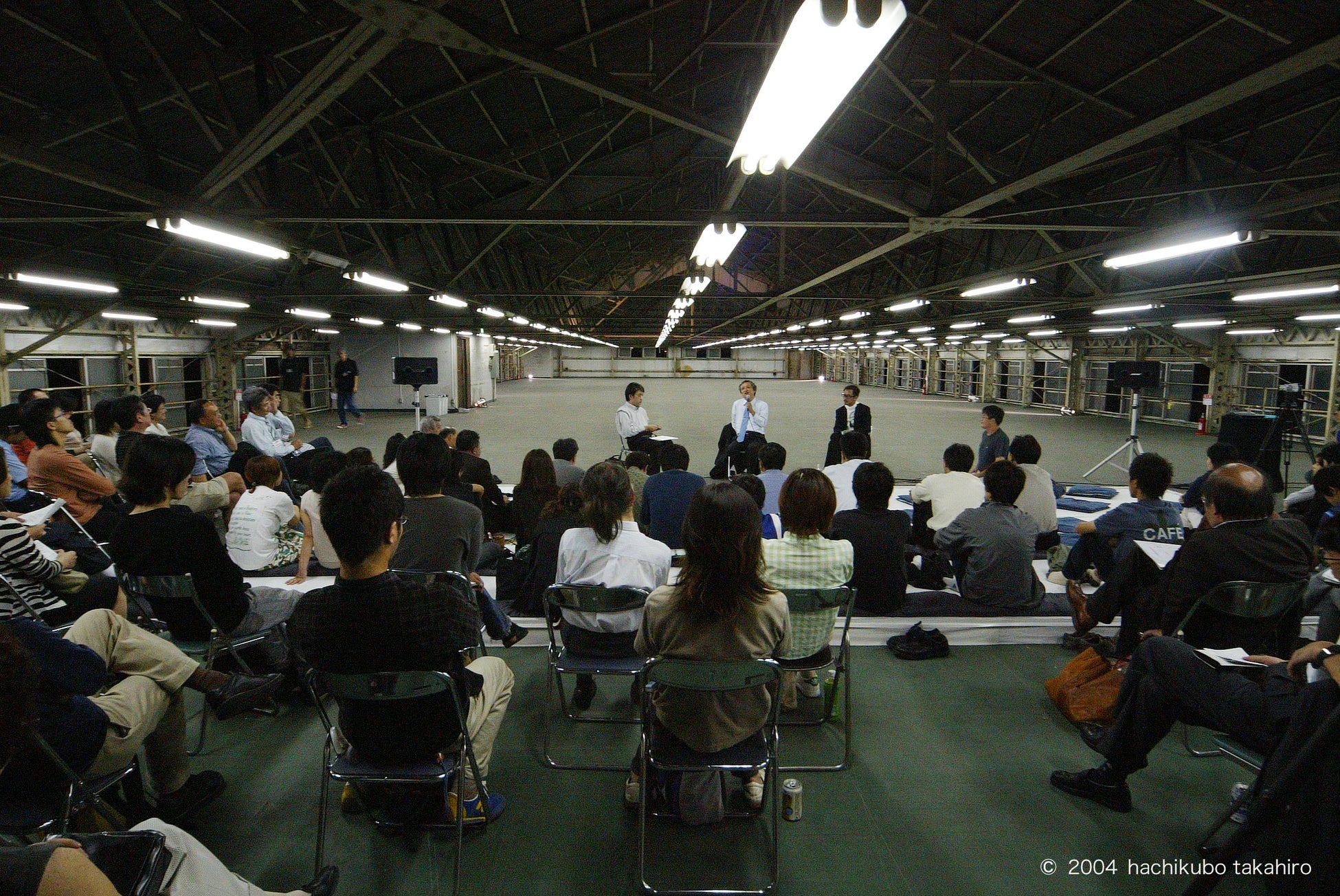 芸術によって新しい価値観や意味を見いだすアートの実験場「NAMURA ART MEETING ’04–’34 Vol.06」7年ぶりに開催のサブ画像1_NAMURA ART MEETING ’04–’34 Vol.00開催風景、2004年