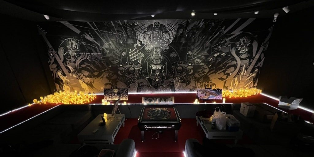 半年にわたるライブペインティングでVIPルームを埋め尽くす　―「SEE?」オープン1周年記念連続企画 第1弾はアーティスト・GODTAILが大作に挑むのサブ画像3