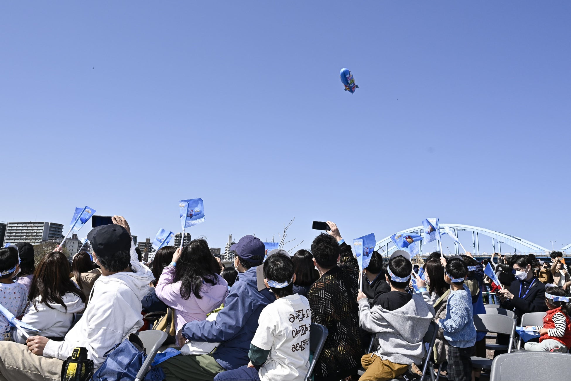 『映画ドラえもん のび太と空の理想郷』公開記念　ドラえもんが駆けつけ、子どもたちと一緒に記念撮影！「空飛ぶドラえもんプロジェクト」飛行船出発イベントを東京で開催のサブ画像5