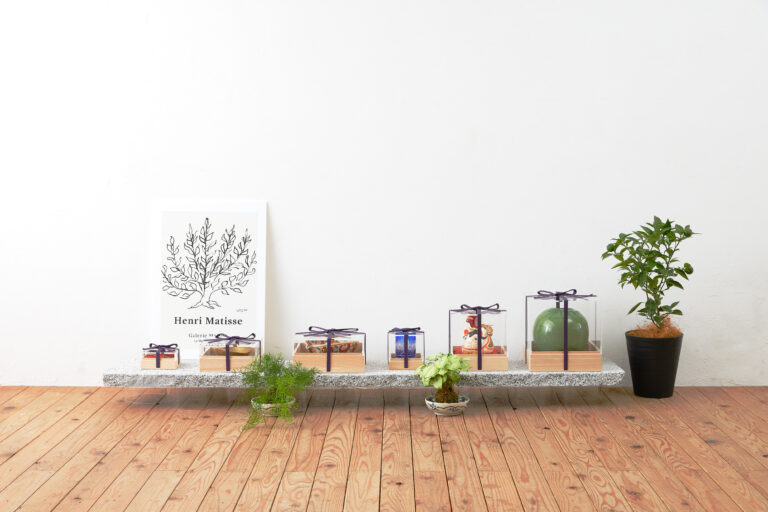 収納しながら飾って楽しむ！アクリルケース+桐箱のスマートなコレクションケース「ＴＡＭＡＴＥＢＡＫＯ　玉手箱」新発売 ２０２３年３月２０日（月）より自社オンラインショップおよびＡｍａｚｏｎで販売開始のメイン画像