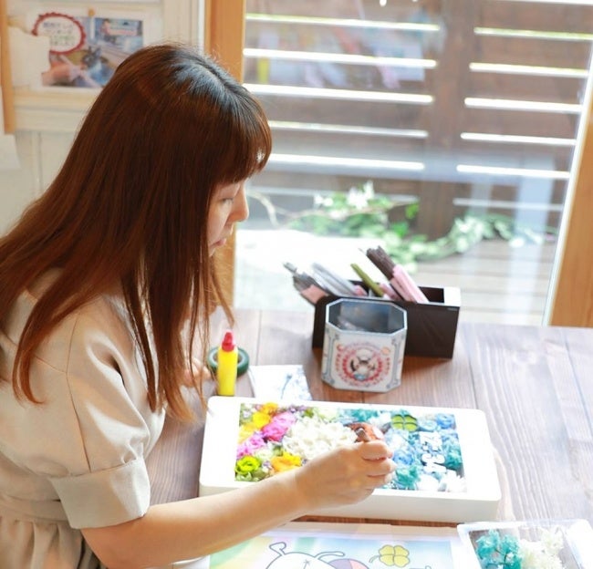 かわいいリラックマが春の訪れを告げてくれる！？枯れないお花・プリザーブドフラワーで絵のように描いた、リラックマとコリラックマの壁掛けフラワーが登場。のサブ画像9
