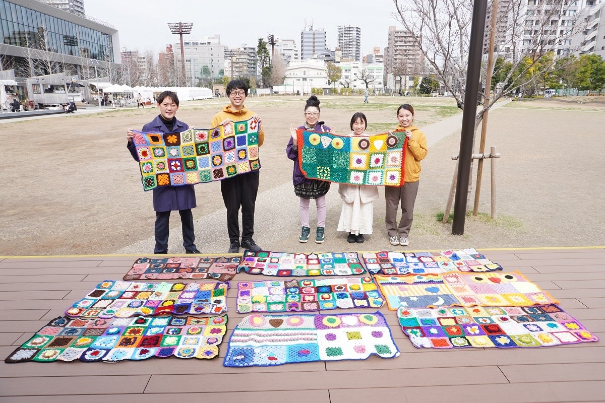 「としま編んでつなぐまちアート」【2022年度完結編】のサブ画像3_IKE・SUNPARKに寄贈したラグ