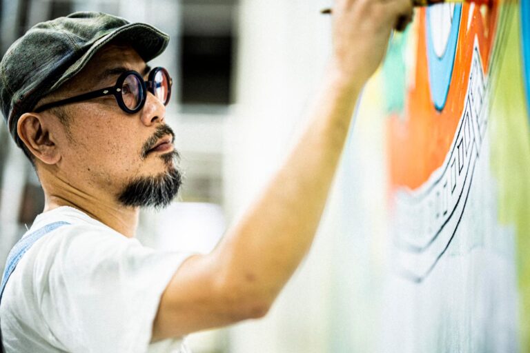 【そごう千葉店】手話を絵で表現した「手話アート」のライブペインティングを開催のメイン画像