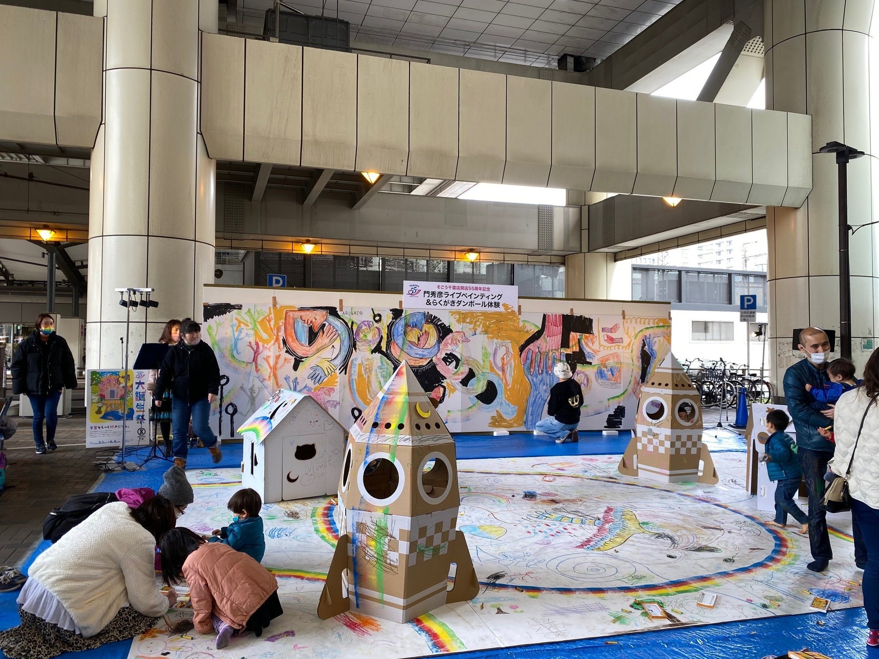 【そごう千葉店】手話を絵で表現した「手話アート」のライブペインティングを開催のサブ画像2_2022年に開催した時の様子